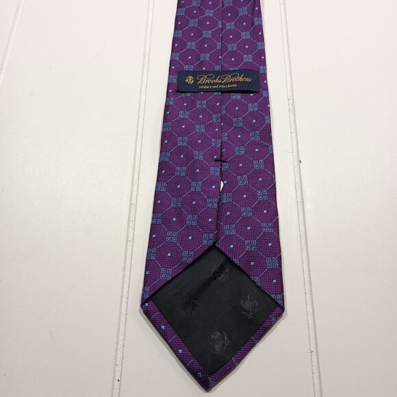 Brooks Brothers Men’s Silk Tie Purple Blue Geometric Made in USA NWT Minor Flaw - Picture 2 of 10